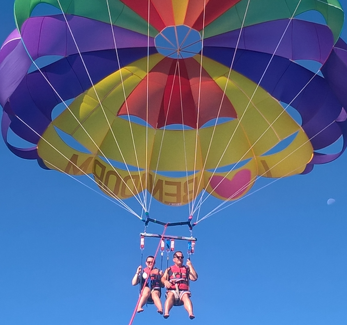 Parasailing en Benidorm: una experiencia accesible y espectacular