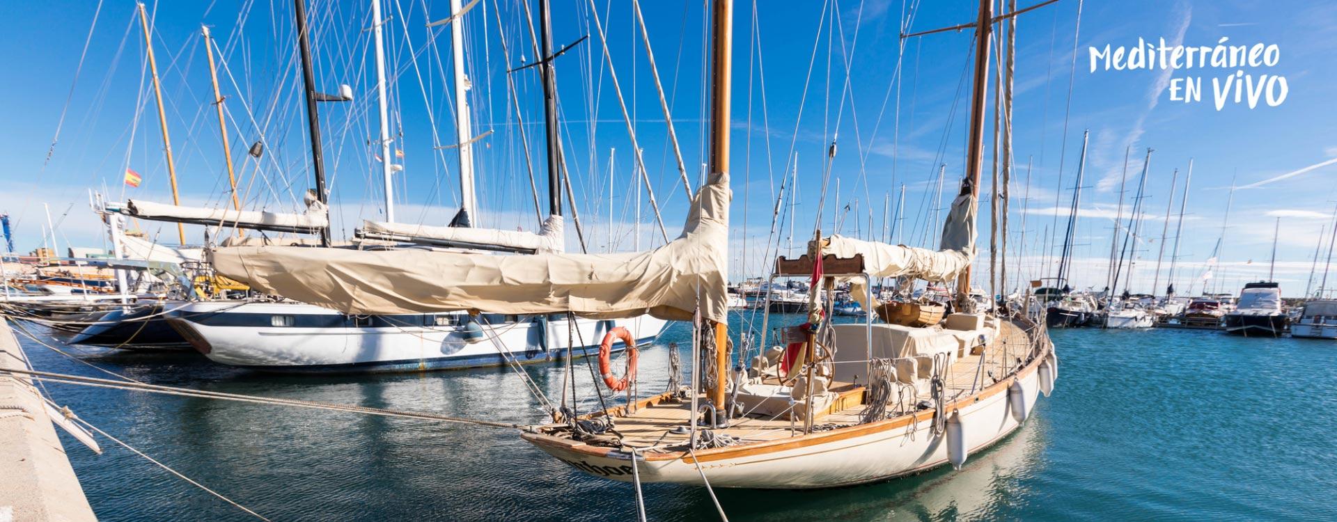 Panoramic image of a sailboat sailing in Peñiscola 	